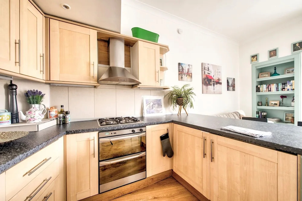 Cosy 2BR Home, 5 Minutes From Edinburgh Waverley!