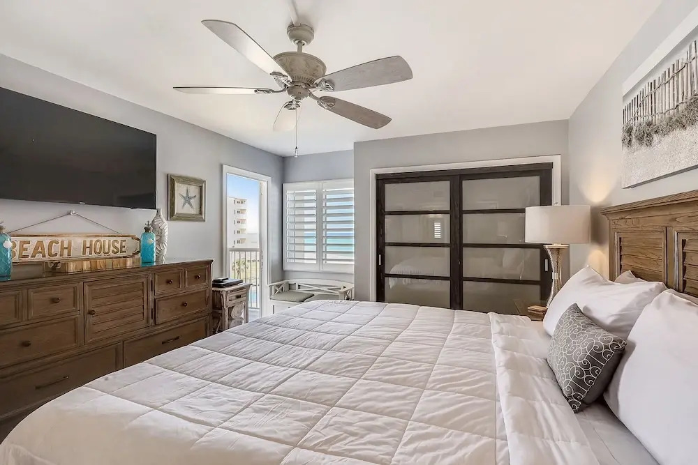Holiday Surf & Racquet 402 2 Bedroom Condo by RedAwning