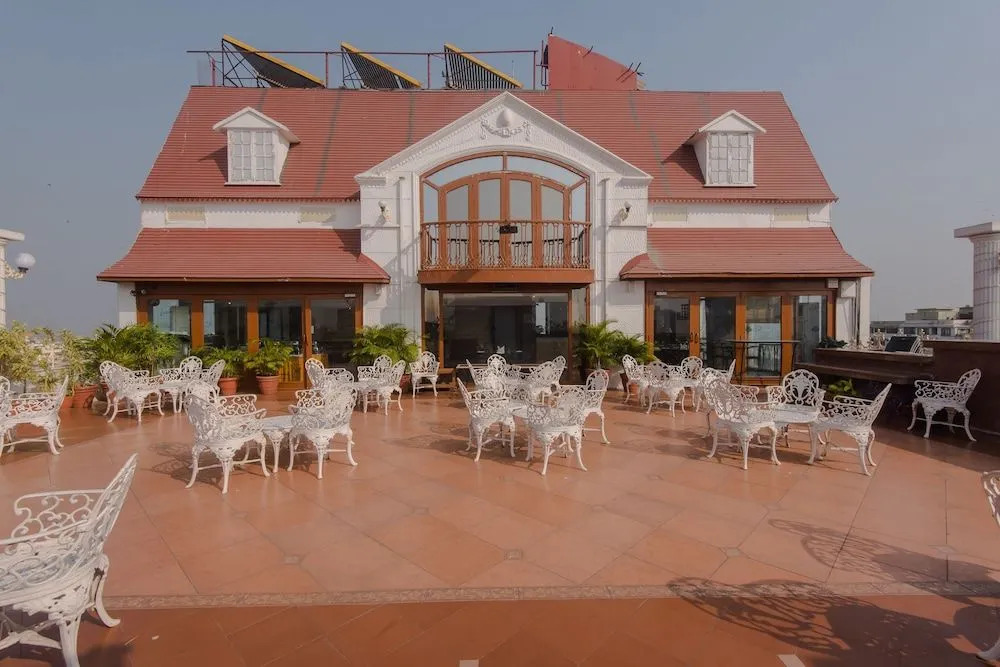 OYO Flagship 15439 Colaba