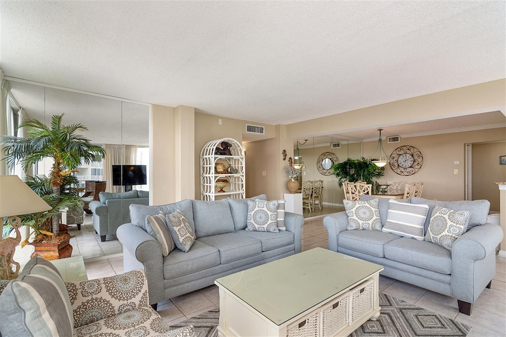 Shoreline Towers 1056 3 Bedroom Condo
