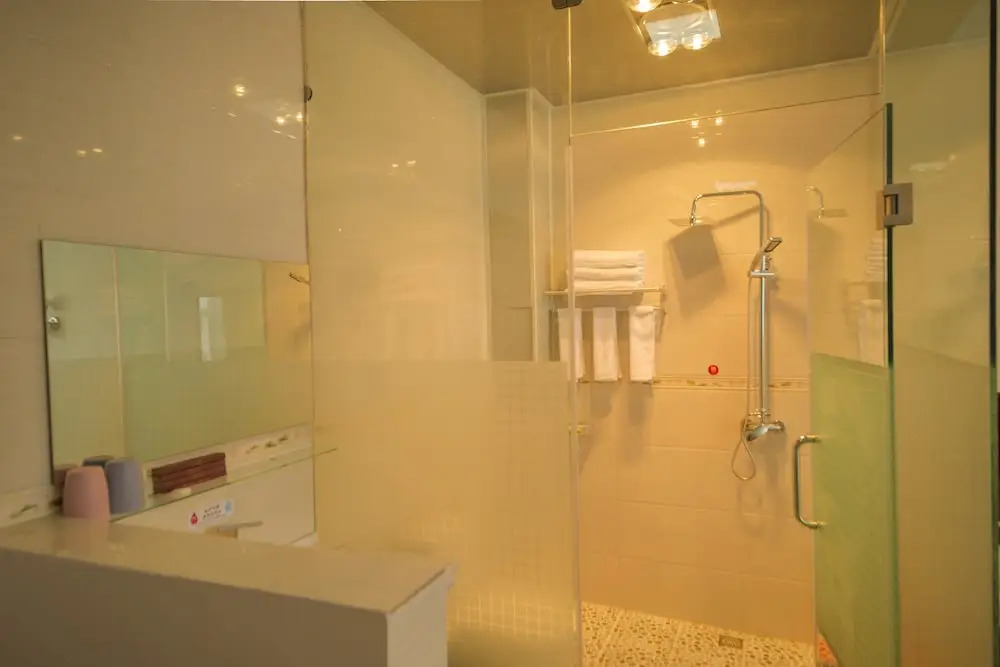 LV QI Hotel