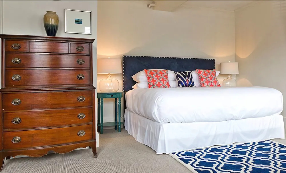 The Lindsey Hotel