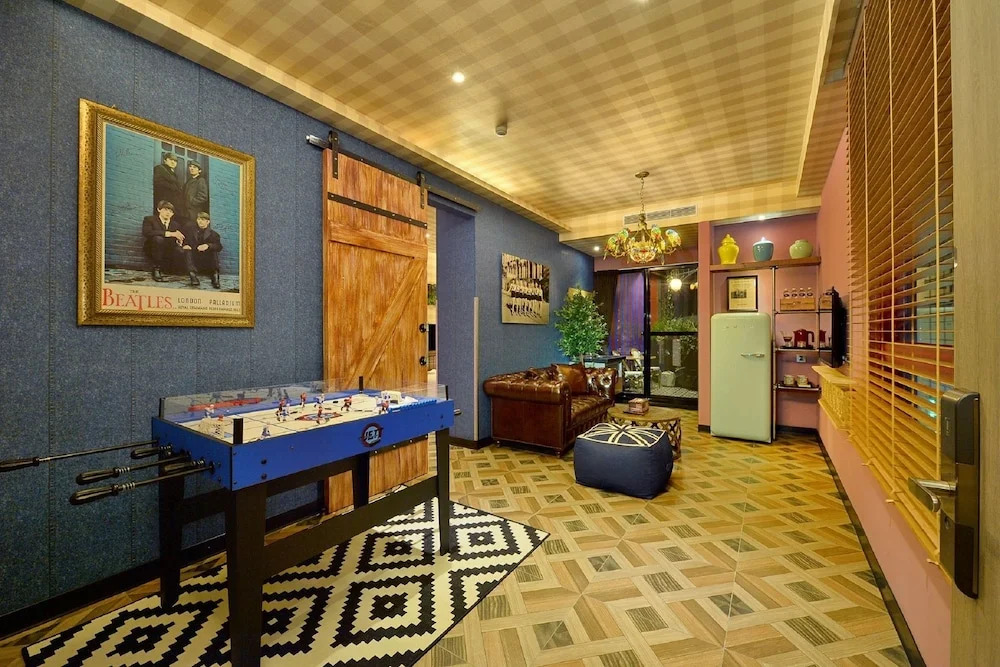 Joe's Apartment Hotel