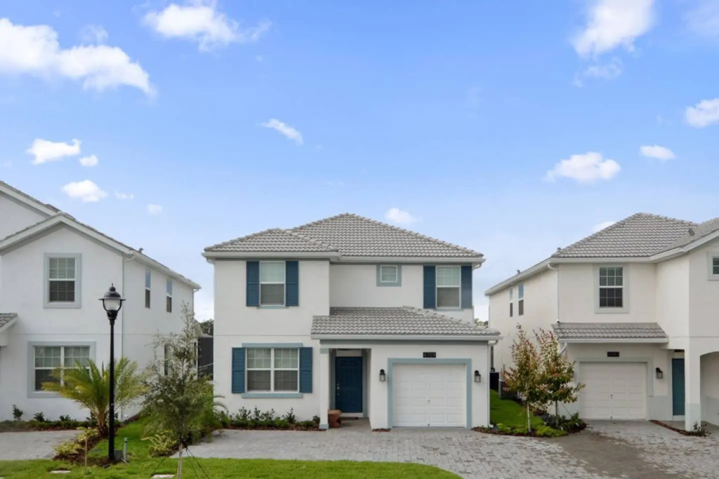 Spacious home with a great private pool near Disney