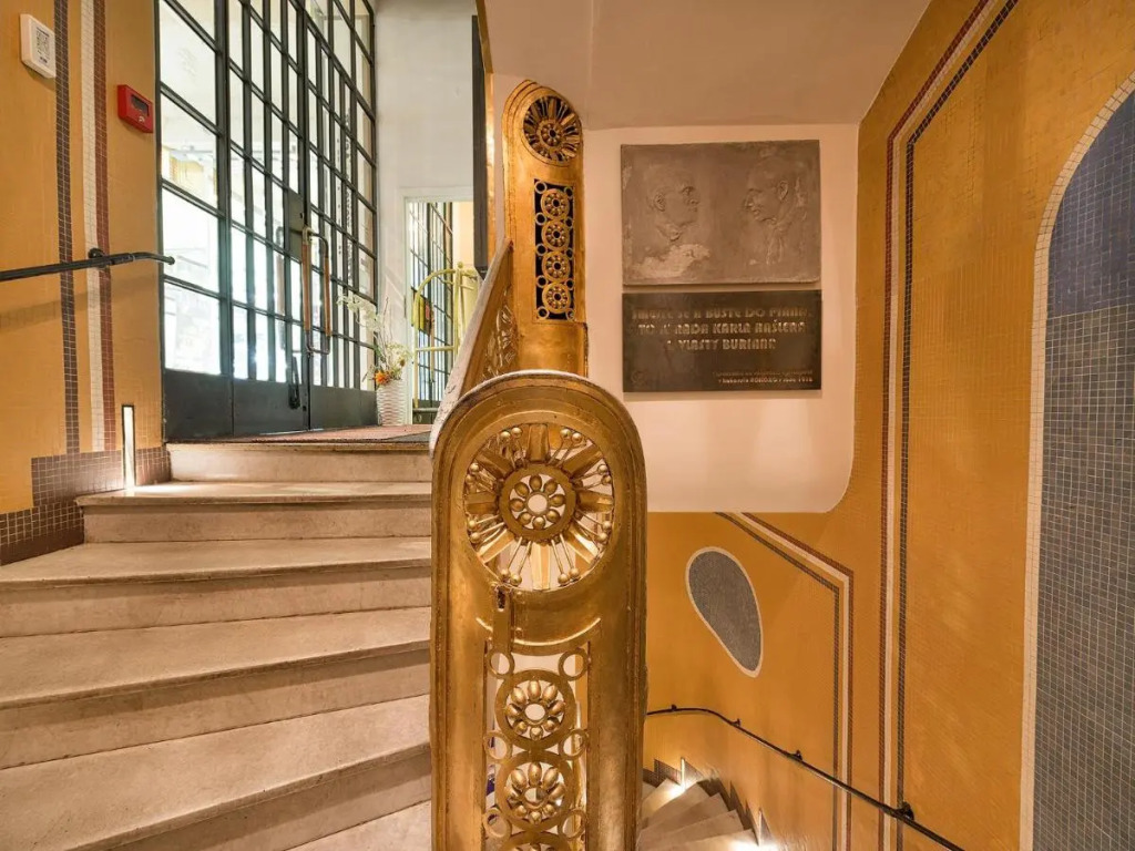 EA Hotel Rokoko