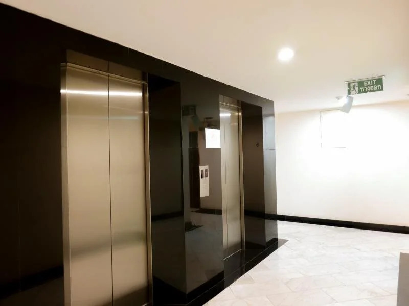 Twin Peaks Sukhumvit Suites