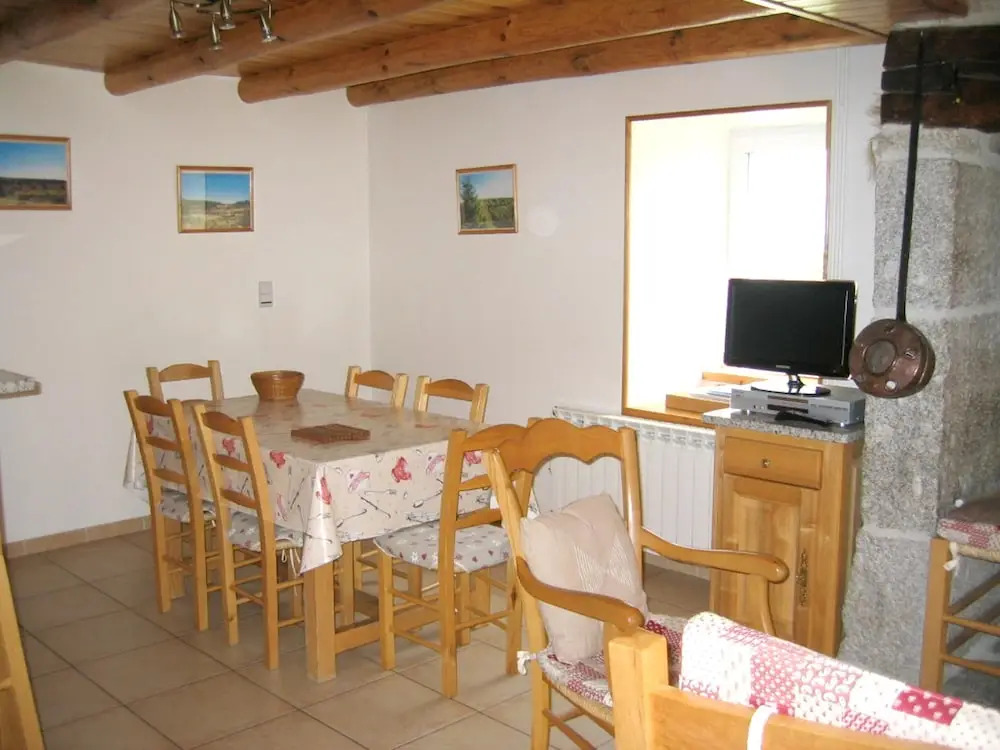 House With 3 Bedrooms in Le Malzieu-forain, With Wonderful Mountain Vi