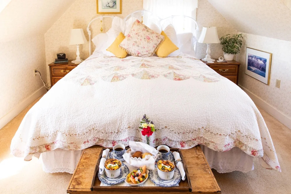 Headlands Inn Bed and Breakfast