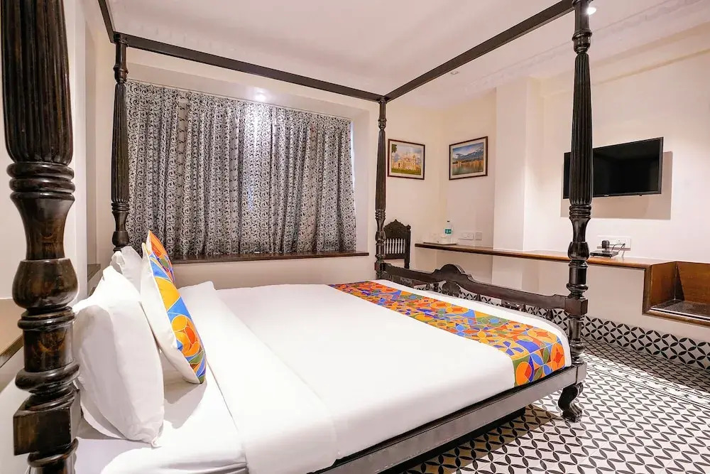 FabHotel Mumbai Corporate Rooms JB Nagar - Nr Airport