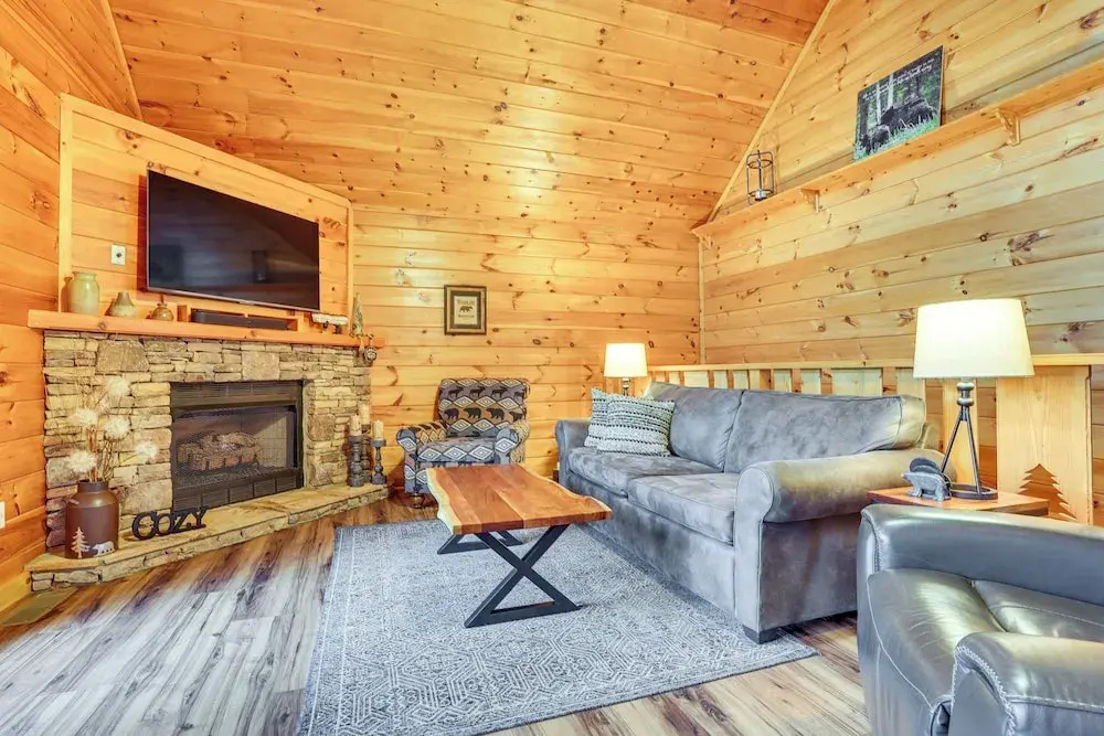 2-tier Deck & Hot Tub: Quiet Sevierville Cabin