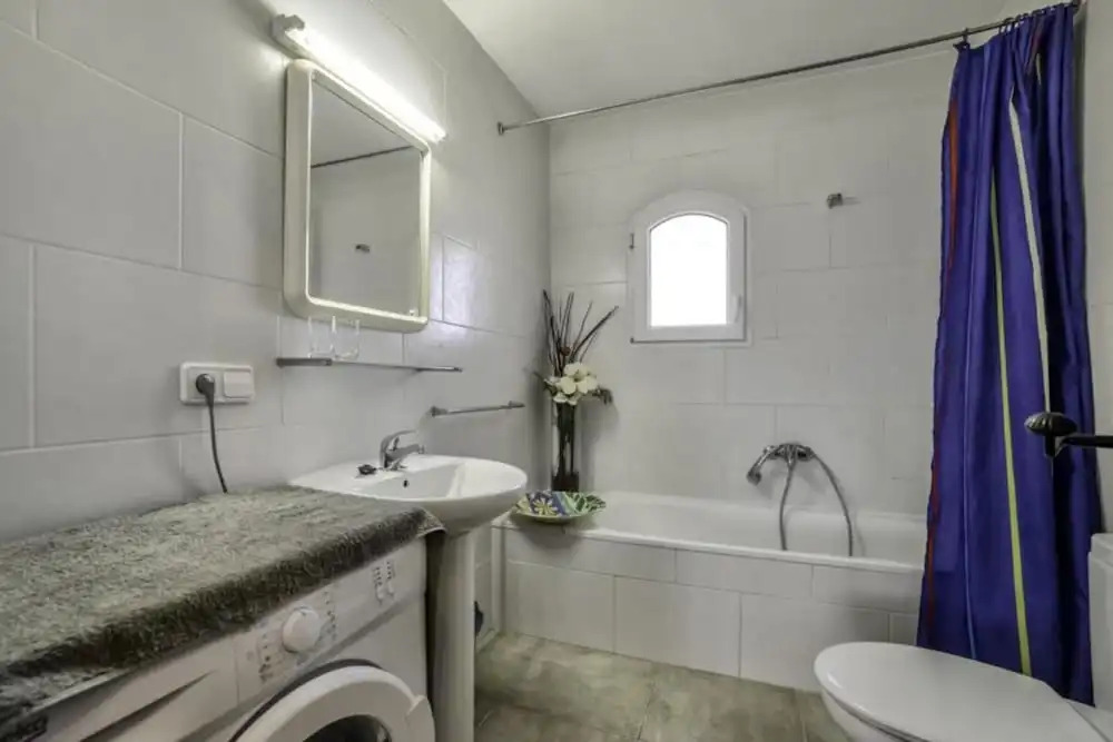 Villa - 4 Bedrooms with Pool and WiFi - 104963
