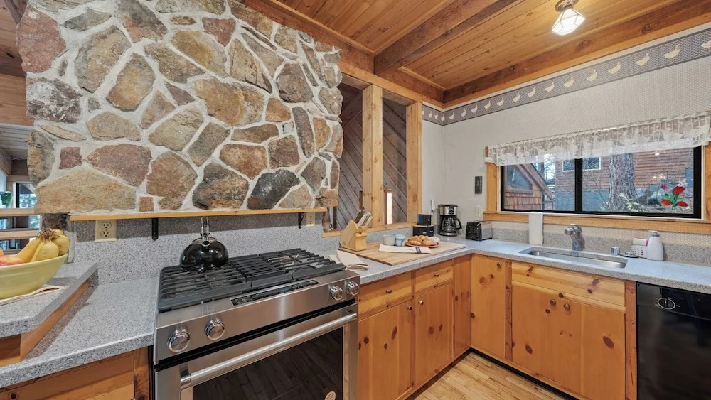 Cozy Donner Lake Cabin w/ Kayaks, Forest Views, Fireplace & Quick Ski Resort Access Donner Lake Refuge by Avantstay