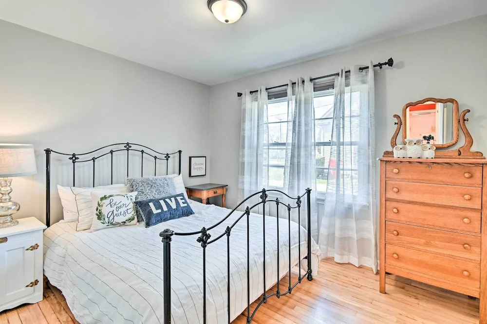 Charming Cave City Vacation Rental w/ Fire Pit