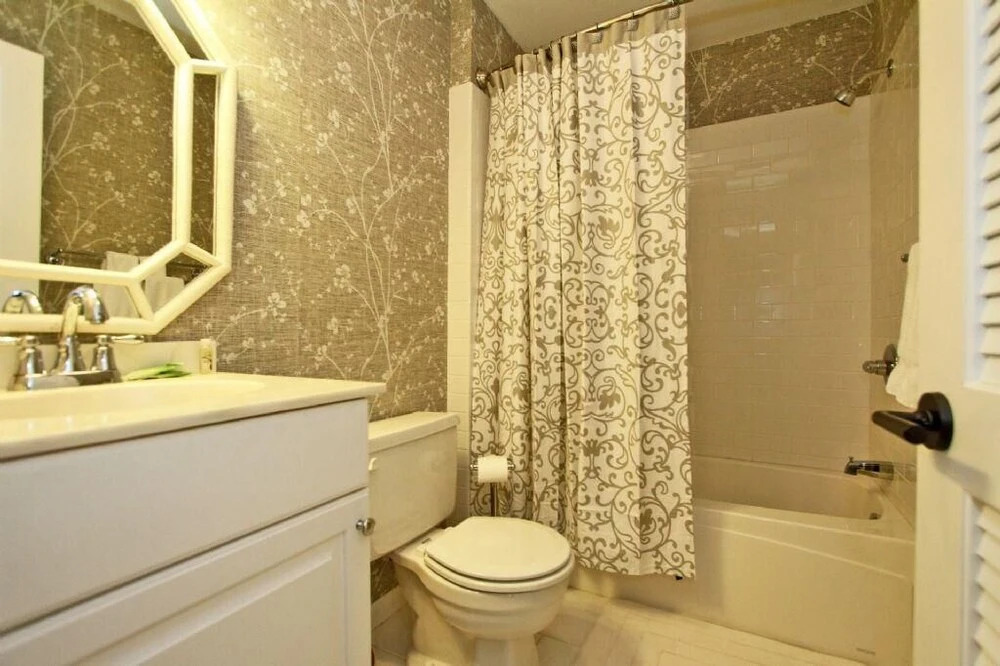 7 Edgewater Ally