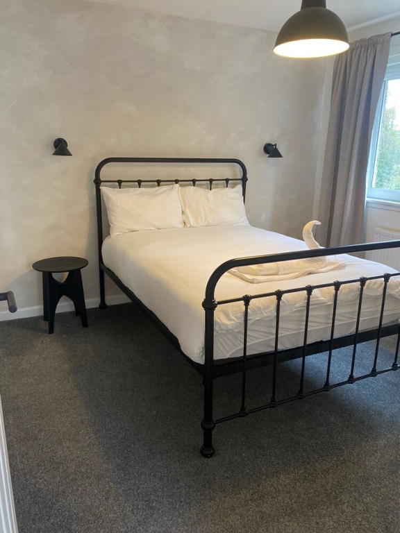 Modern 3 bed Home by Glasgow Airport