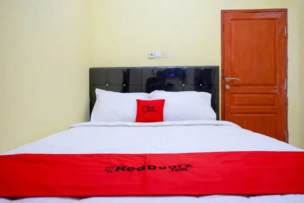 RedDoorz near Universitas Alkhairaat Palu