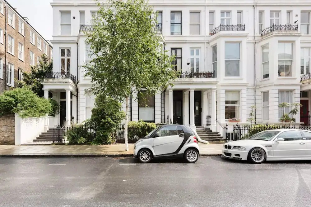 Earls Court Apartments by BaseToGo