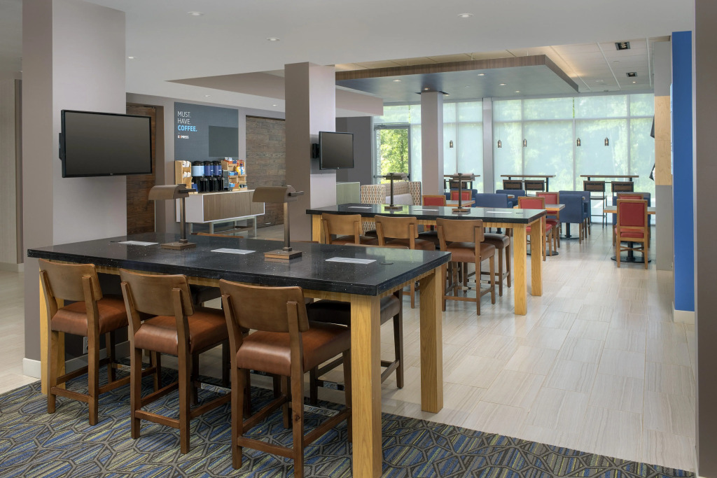 Holiday Inn Express & Suites - North Brunswick by IHG