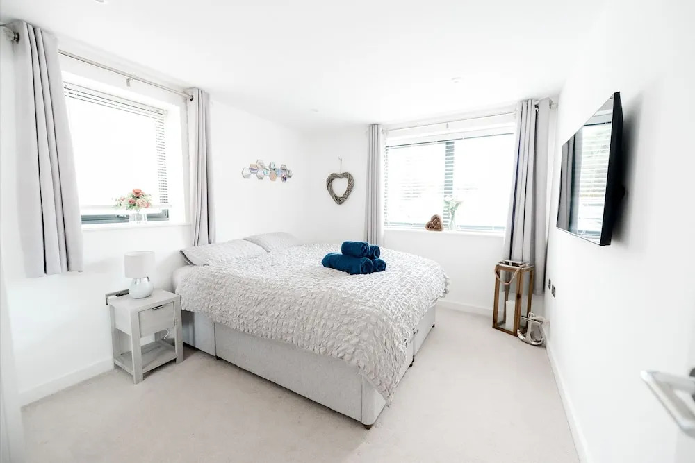 Brand New Beachfront Ground Floor With Garden 2 Bed Apartment 6 Guests