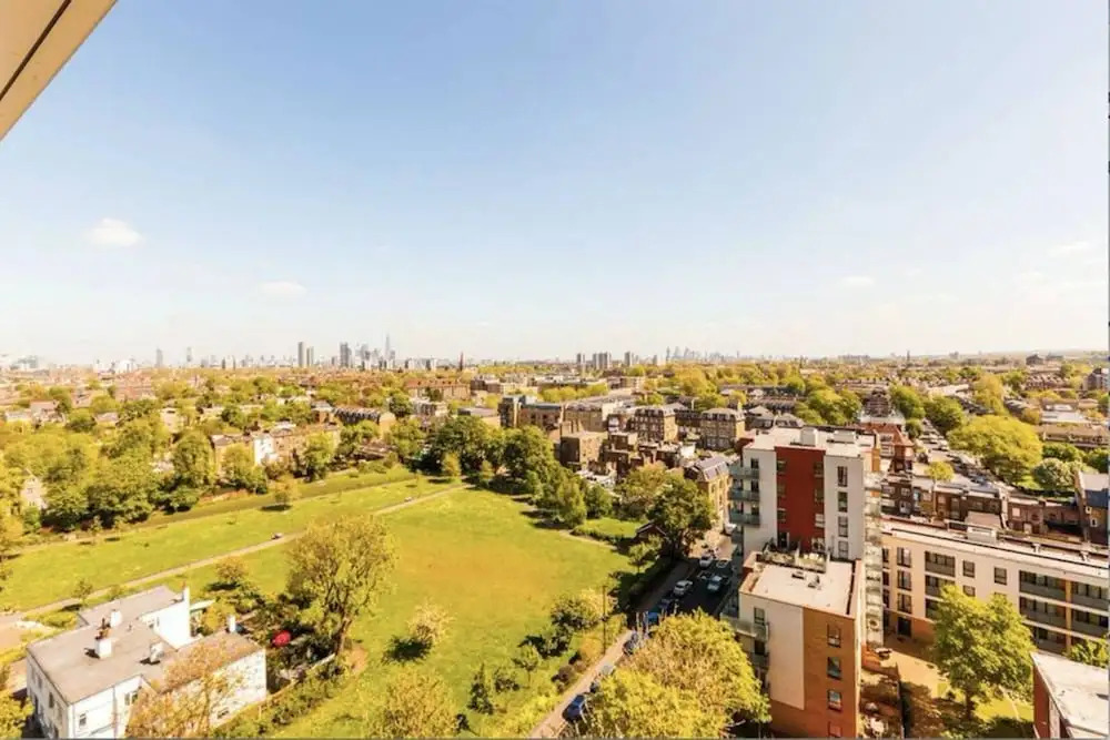 1 Bedroom Property in Brixton With Balcony