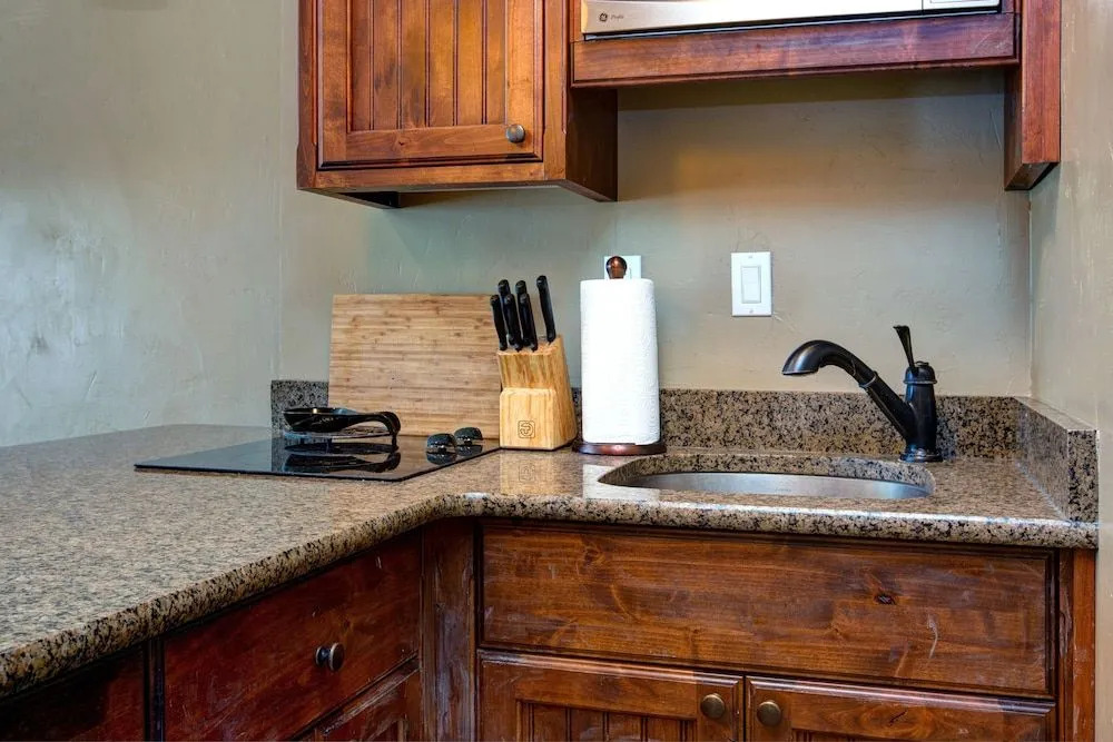 1BR 2BA Newly Renovated Condo Park City by RedAwning