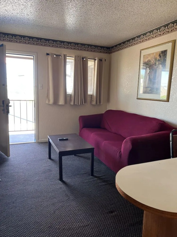 Hallmark Inn And Suites