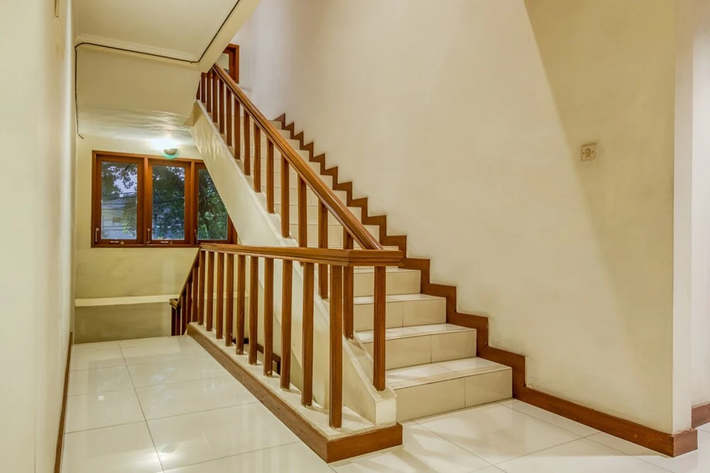 RedDoorz Plus near Dharmawangsa Square