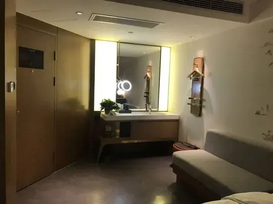 Yuzhan No.8 Art Hotel (Shanghai Beach Branch)