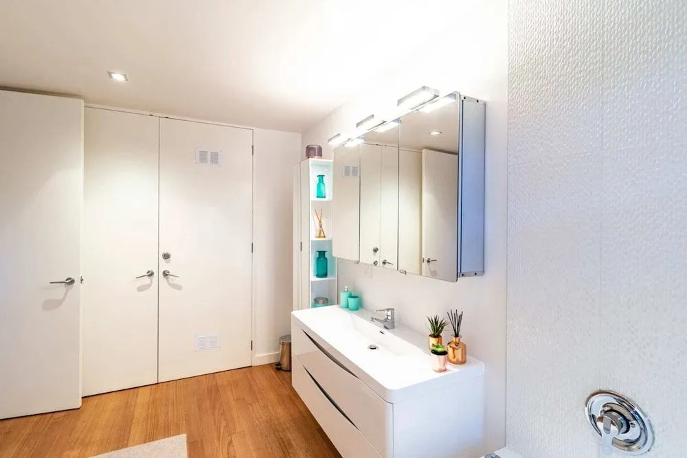Designer Three Bedroom Home with Harbour Views