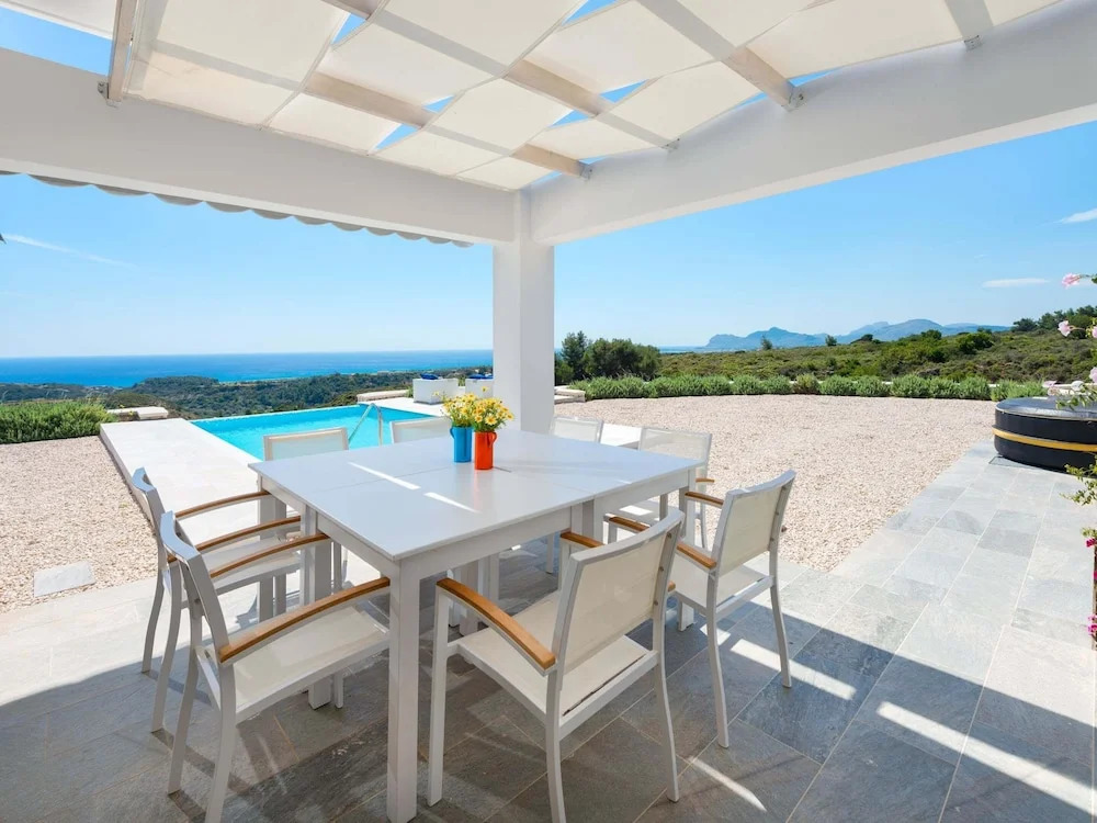 Villa in Rhodes with Infinity Pool & BBQ