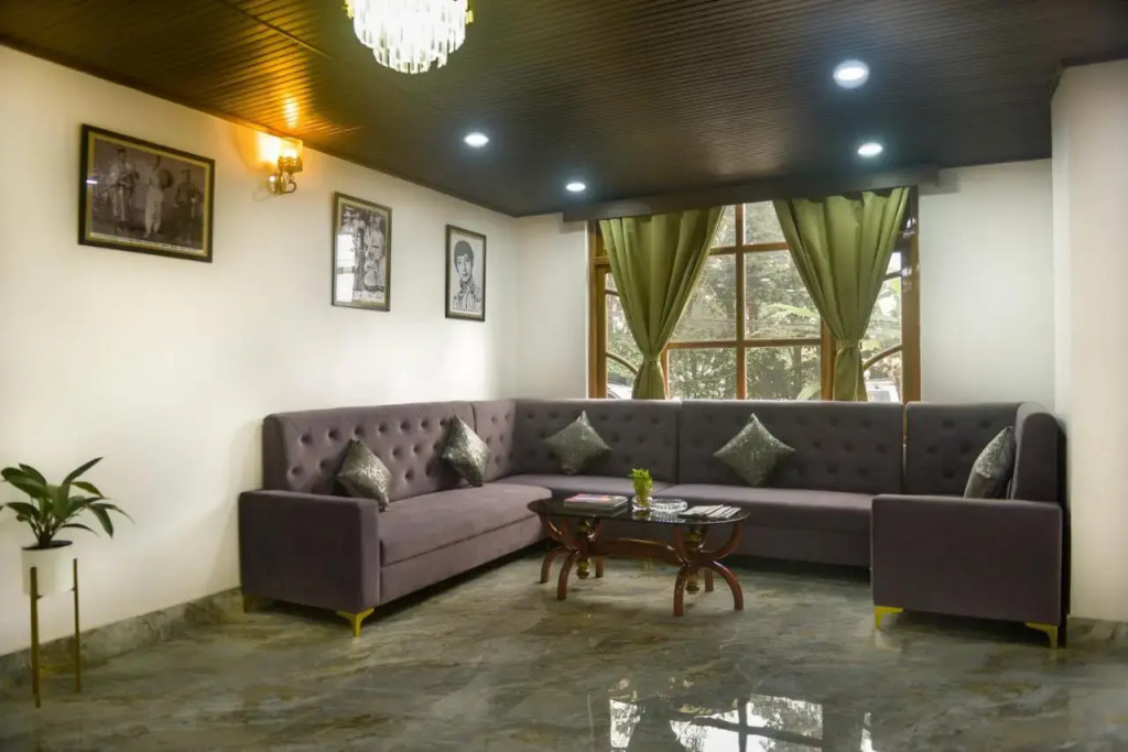 7 Mirror Hotel