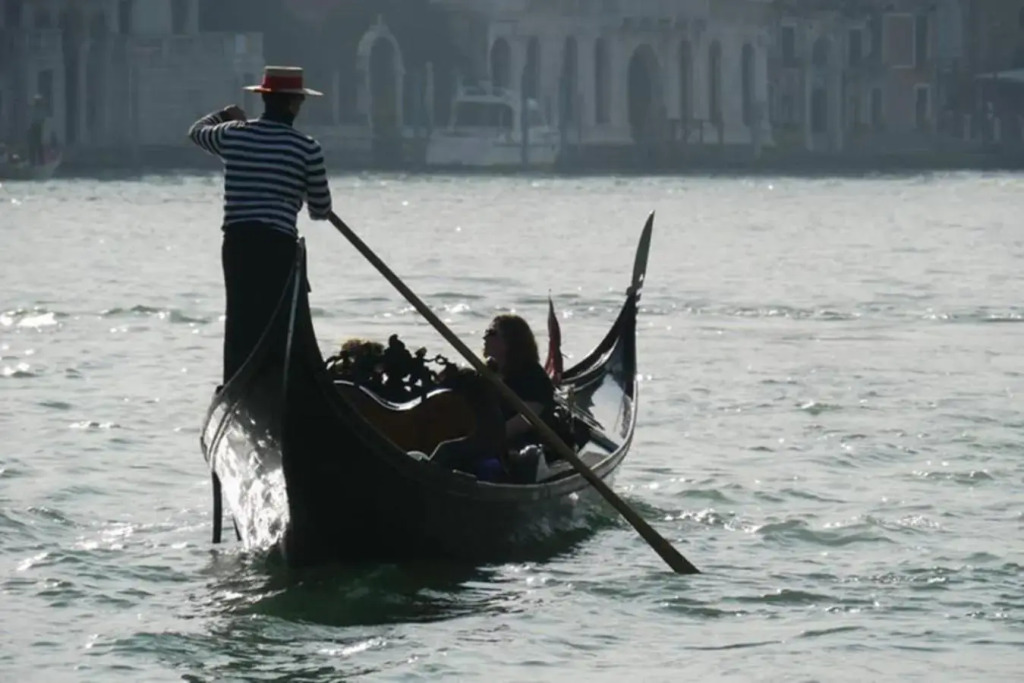Charming large palazzo in center Venice for up to 9 people