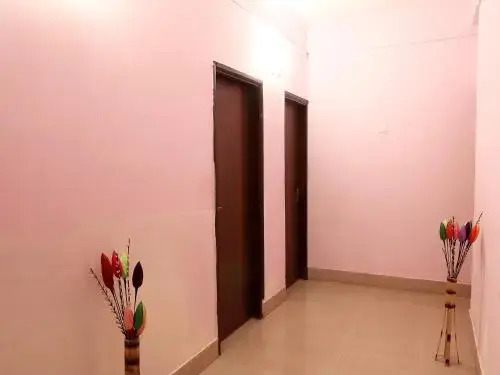 Amit Hotel by OYO Rooms