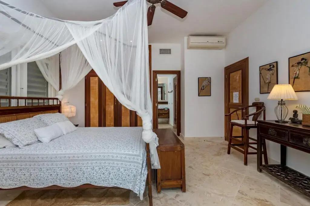 Beautiful villa near Playa Blanca & Serena Beach – Large 2 levels villa with pool, maid, golf
