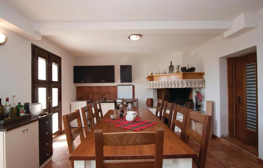 Stunning Home in Barban With Wifi and 2 Bedrooms