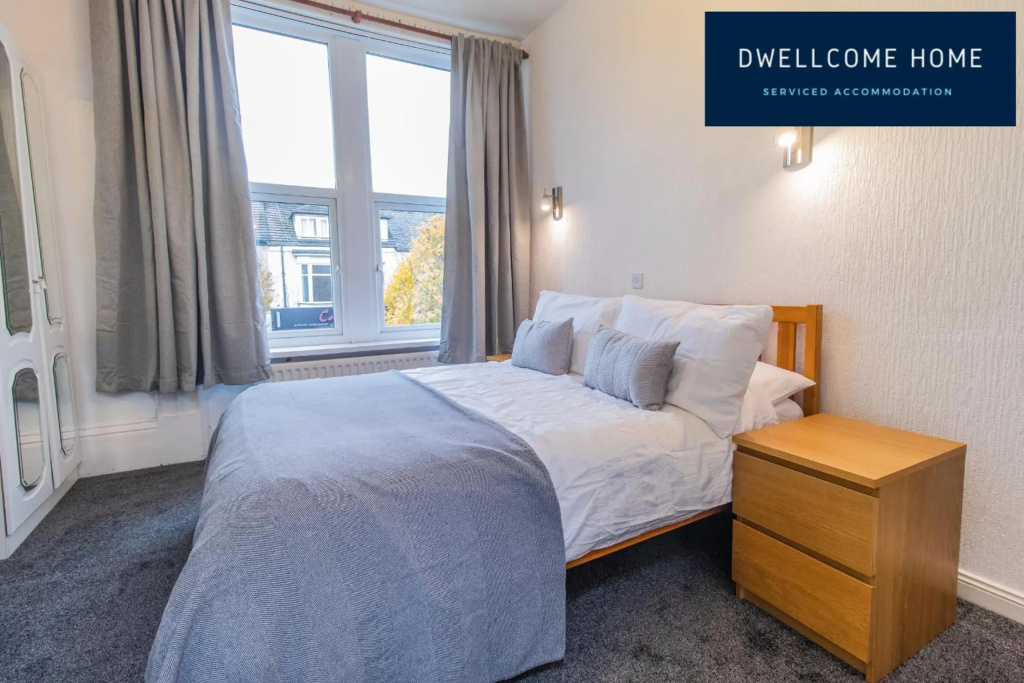 Find "DWELLCOME HOME Ltd" site for 10oo10 assurance from our past guests - HUGE 8 Ensuite Bedroom Townhouse, Fully equipped kitchen & dining room, lounge, 200Mbps broadband, Free Parking, Ideal Contractor & Family Groups, ample free street parking