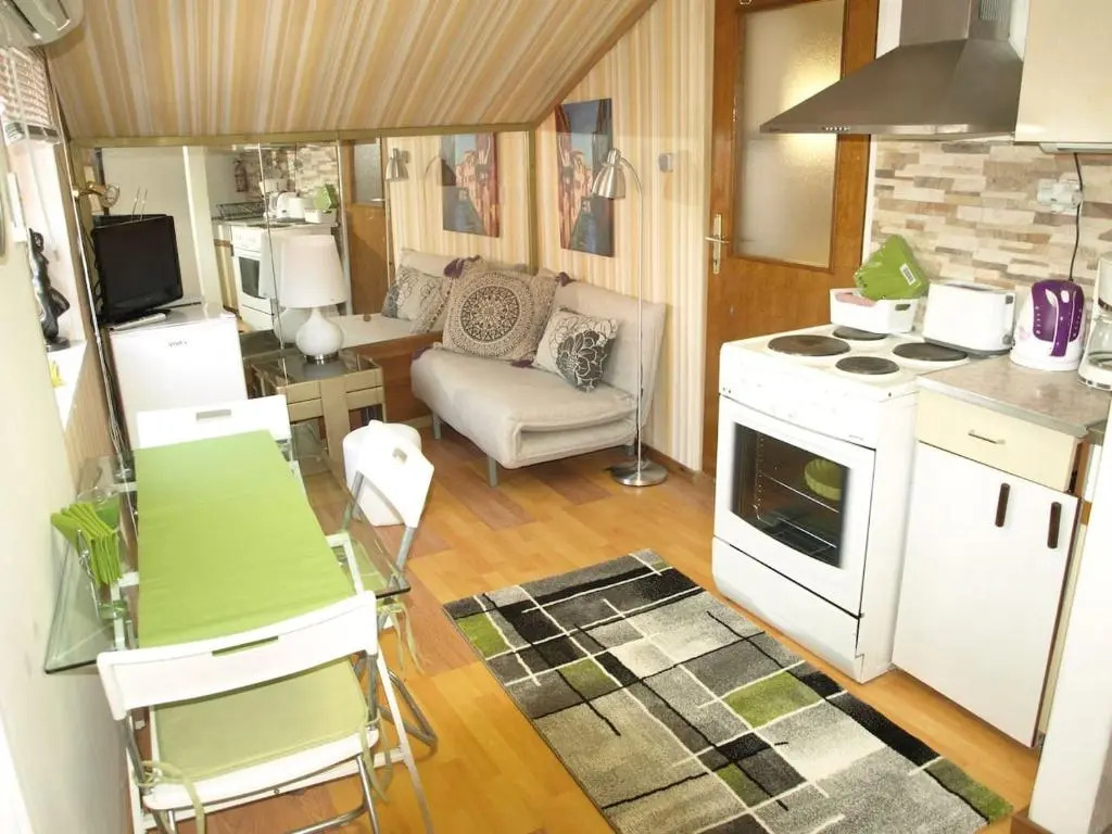 APARTMENT " Studio Green "