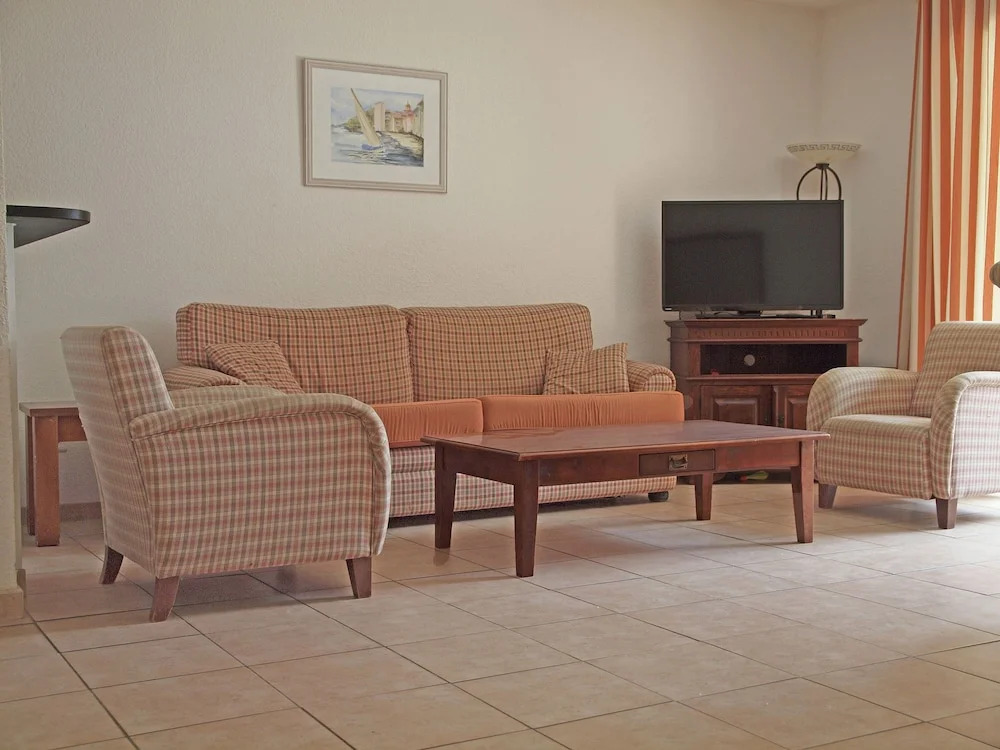 Apartment in Gassin Saint Tropez With Garden, Pool