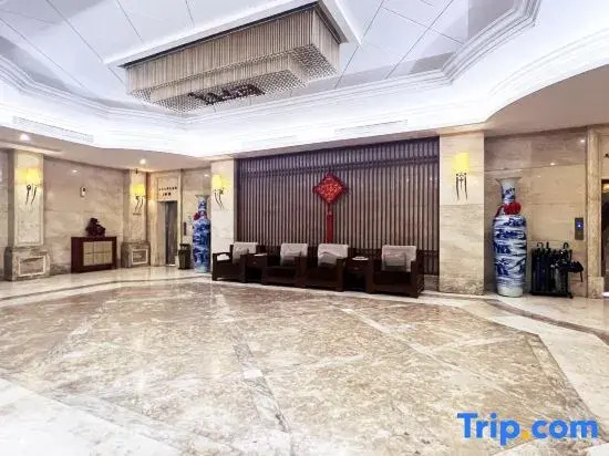 Tianshang Renjian Hotel (Yueyang Food Street)