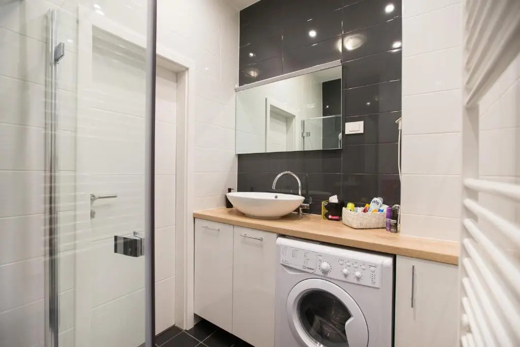 Apartment Center Four stars
