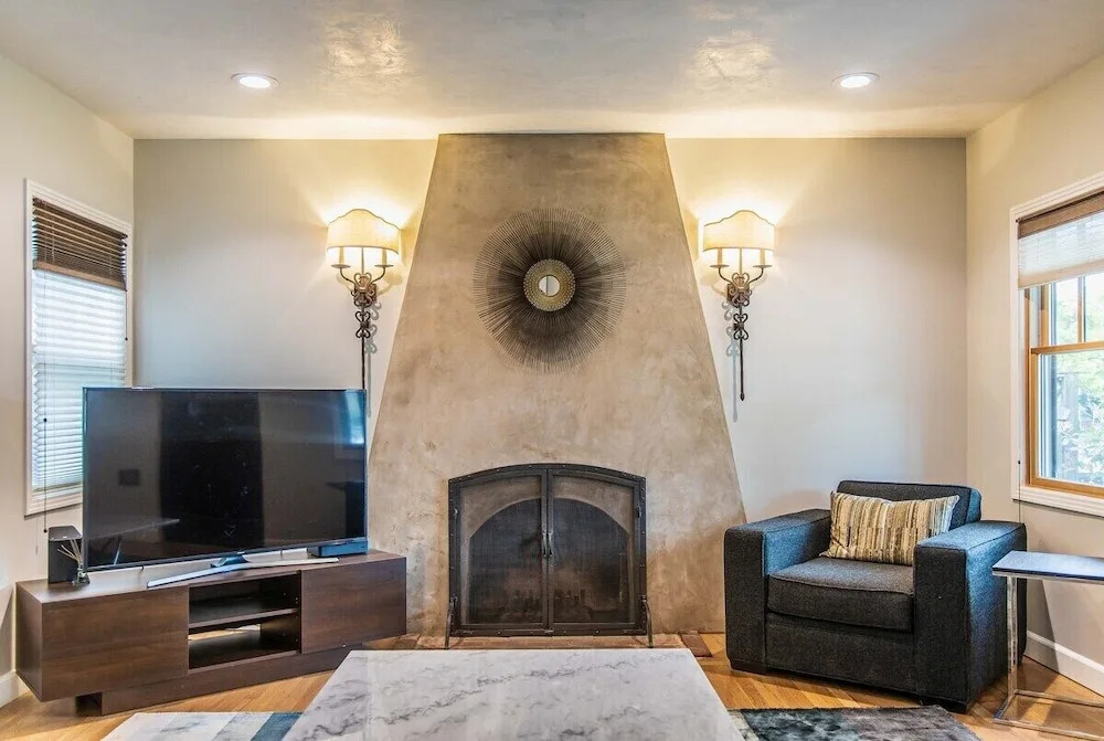 Stunning Rose Garden - San Jose Two Bedroom