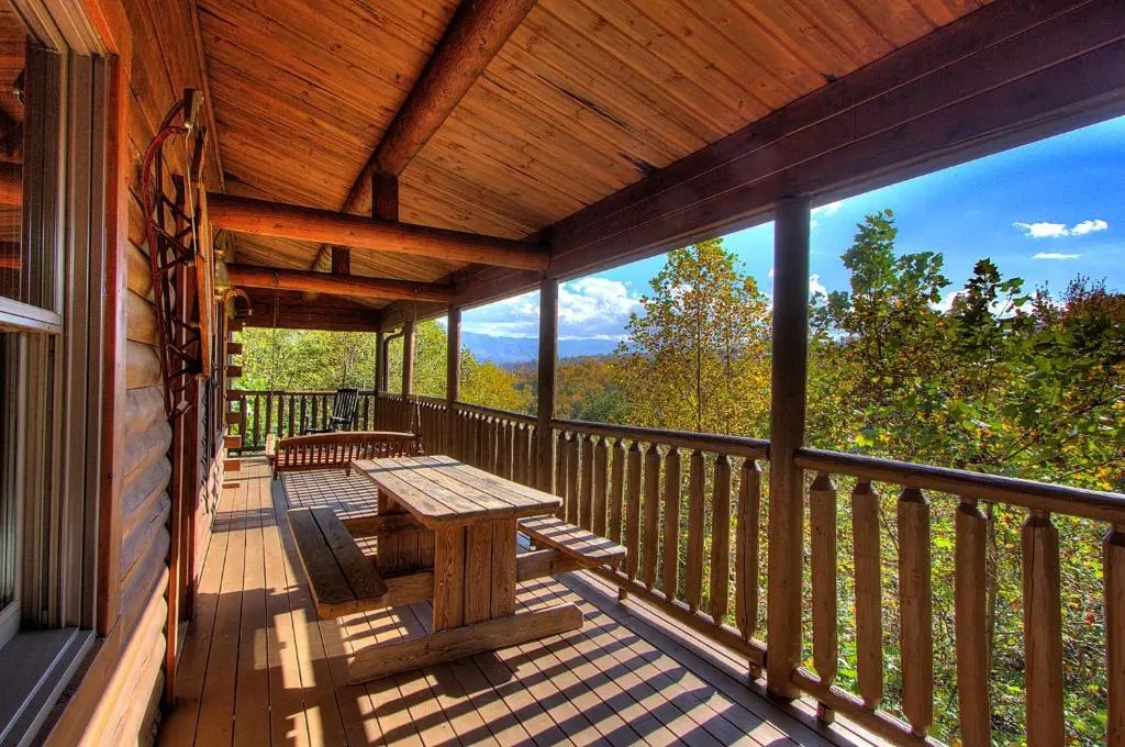 Rustic 4/2 Log Cabin with Lovely Views! Sleeps 8!