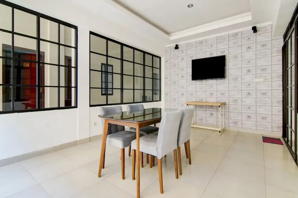 The Shine Residence by OYO Rooms