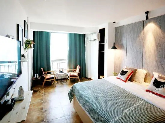 Wiseman Travel Theme Hotel