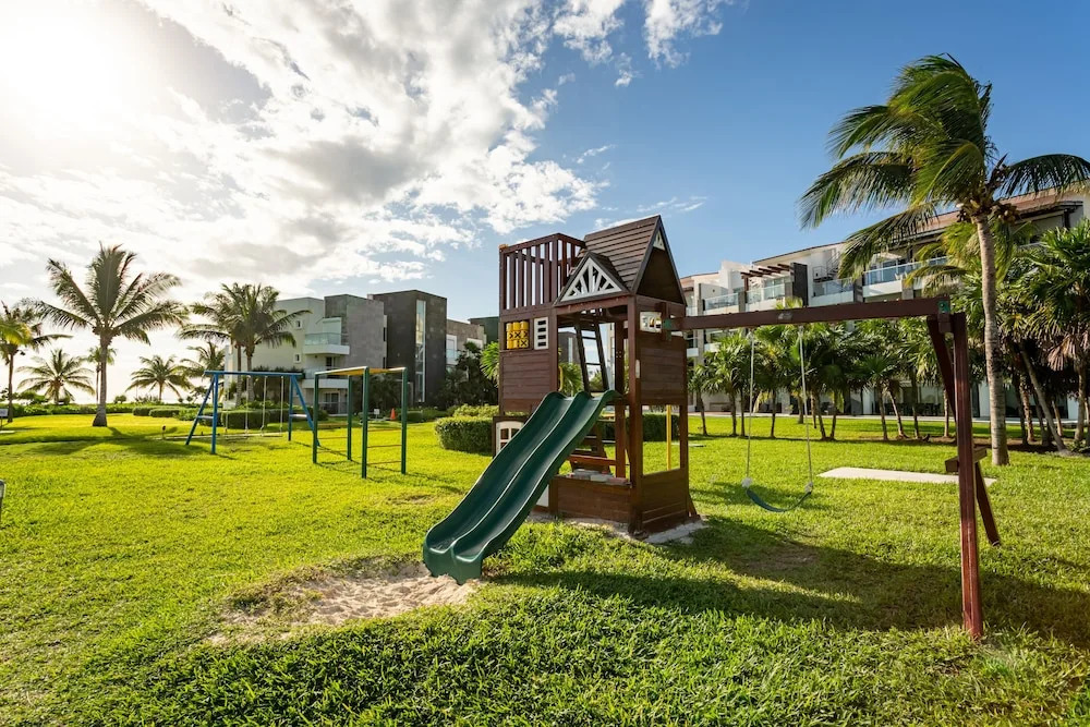 Casa Bali 2 Bedroom Condo by Redawning