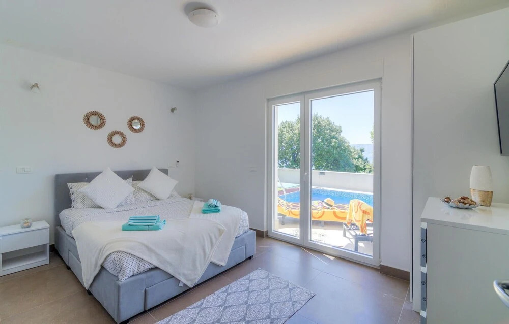 Beautiful Apartment in Smokvica Krmpotska With Wifi, 2 Bedrooms and Outdoor Swimming Pool
