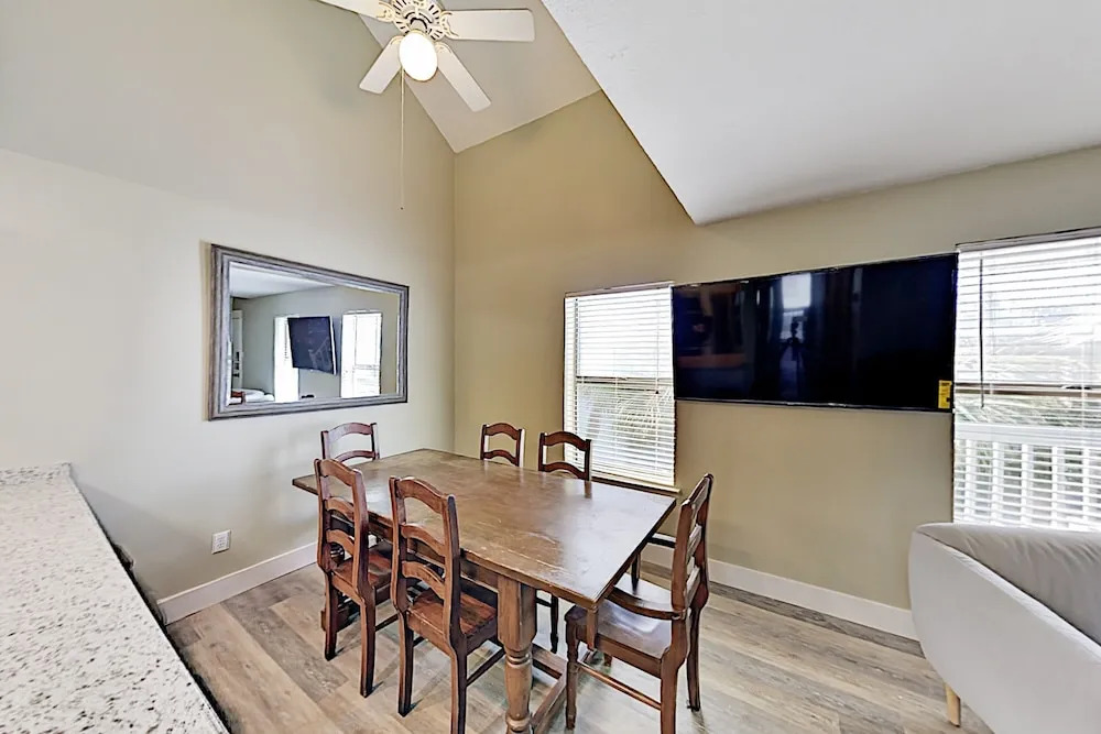 Beachside W/ Balcony - Walkable Location! 3 Bedroom Condo