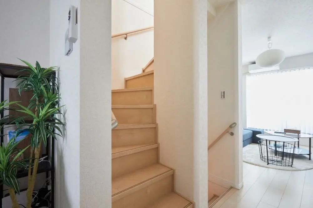 Kasai Guest House, 4min to Kasai Sta, Direct buses to Airport & Disney