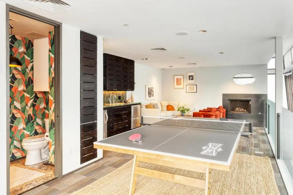 Paramount Place by Avantstay 4 Story Apartment in Heart of Austin w/ Movie Theatre