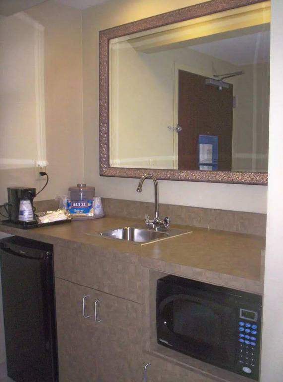 Hampton Inn & Suites Albany-Airport